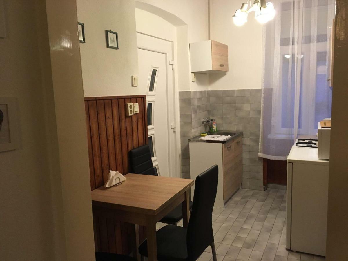 Jazmin Apartman Lägenhet Pécs Exteriör bild